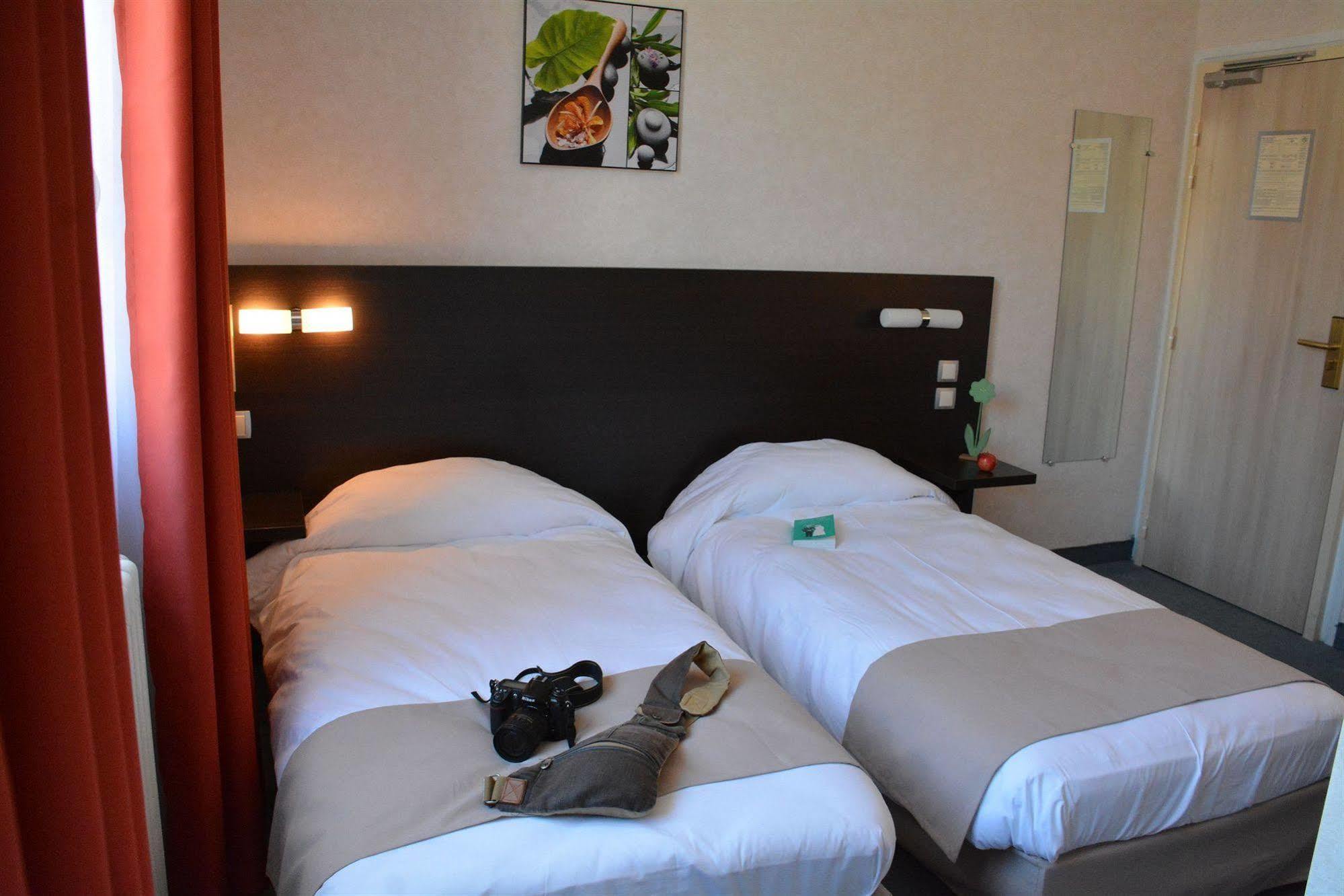 Logis Hotel Restaurant De France Saint-Geniez-dʼOlt المظهر الخارجي الصورة